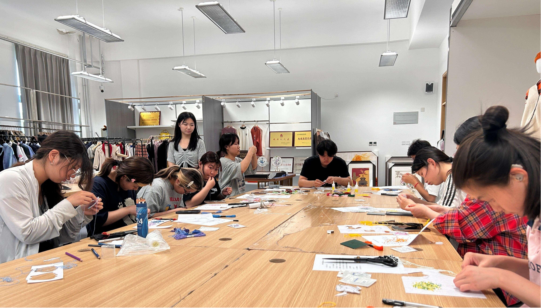 以赛促教展技能，匠心筑梦向未来—— bw必威西汉姆联官网服装艺术系2025年技能竞赛选拔赛圆满落幕